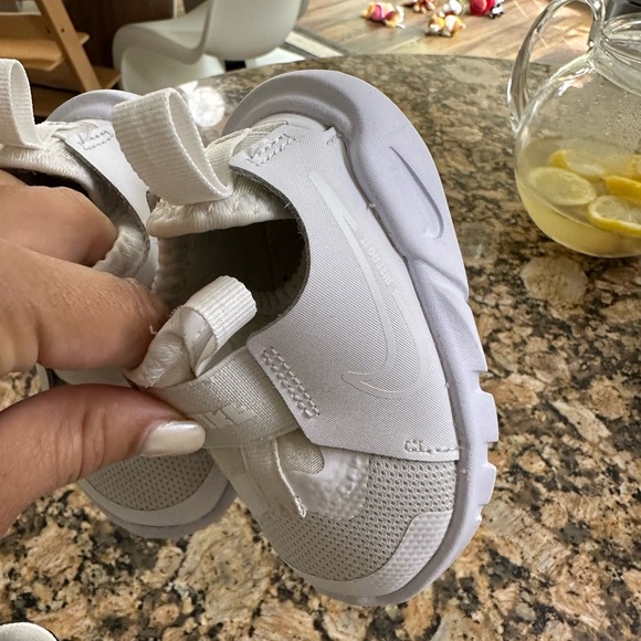Nike Baby Shoes 4C - Picture 5 of 8